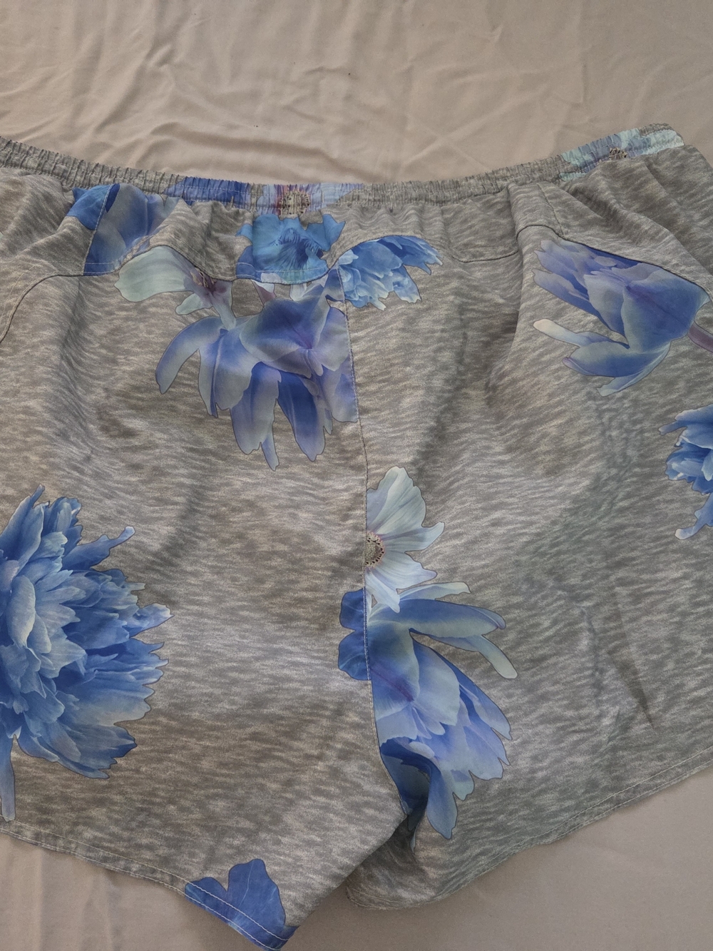 Old Navy Active Shortd - Picture 2 of 5